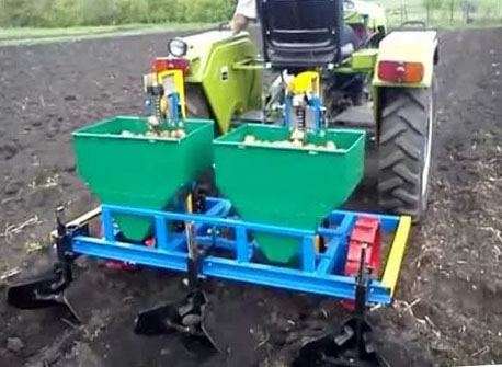 Как посадить картофель мини трактором